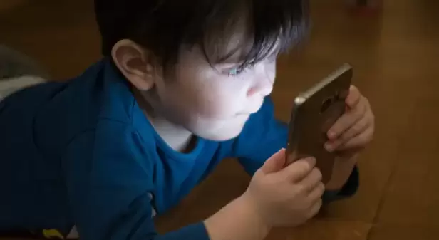 Pediatras, psicólogos y logopedas han alertado de un gran incremento de niños menores de tres años con retraso psicomotor.