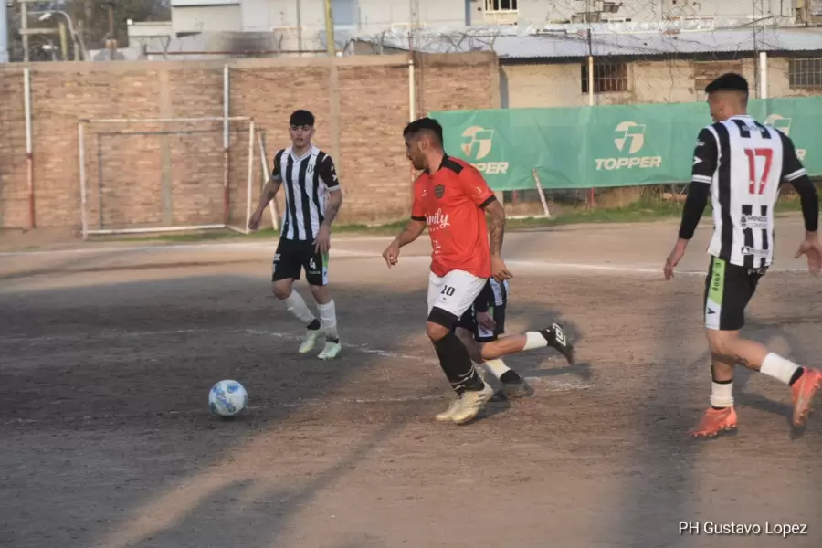 El Lobo sopló fuerte y volteó la pared de ladrillos/ Gustavo López