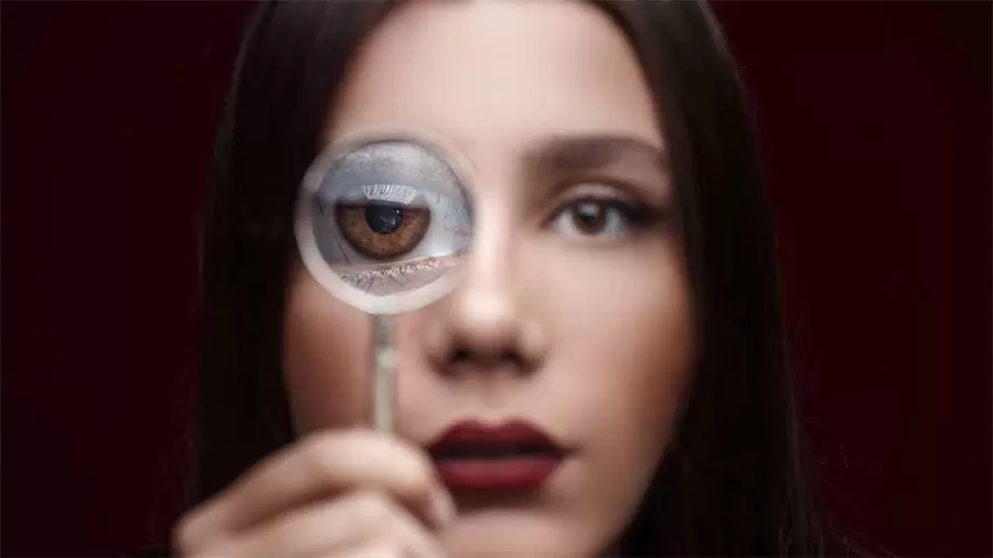 Algunas personas aseguran que quien no mira a los ojos nos está mintiendo