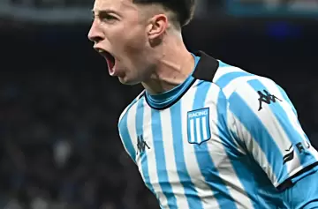 Racing apabulló a Huachipato y se metió en cuartos de final