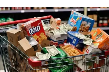 Dólares: más cadenas permiten pagar con la divisa estadounidense, pero con condiciones