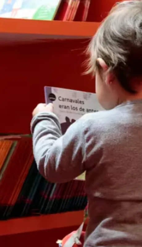 Para los nativos digitales la experiencia del libro físico no es habitual, pero puede ser benéfica.