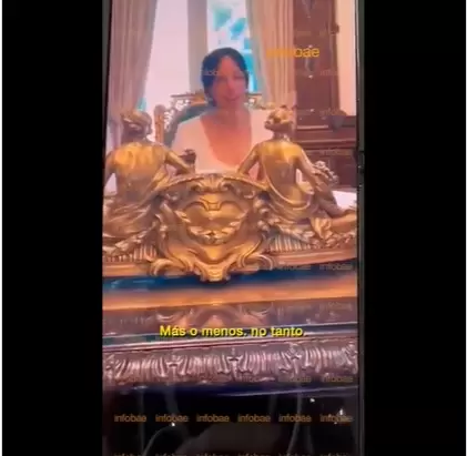 Tamara Pettinato en el sillón presidencial.