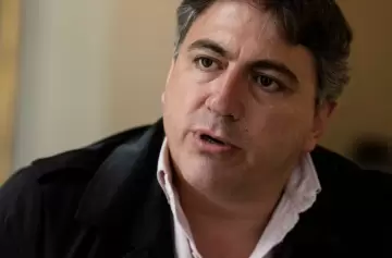 Un senador de LLA le salió al cruce a Santiago Caputo