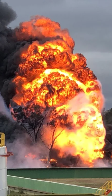 Incendio en planta de YPF en Ensenada