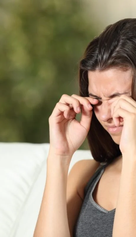 Párpados inquietos: descubrí la raíz de los temblores oculares