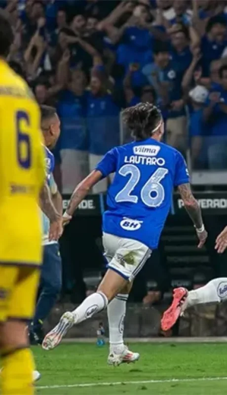Cruzeiro le dio un duro golpe a Boca.
