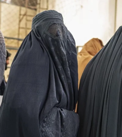 Según el gobierno talibán, la restricción "será de gran ayuda para la promoción de la virtud, y la eliminación del vicio"