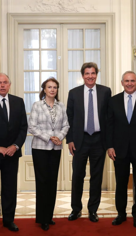 La canciller Mondino junto al subsecretario José Fernández y el embajador Marc Stanley, momentos después de firmarse el Memorándum