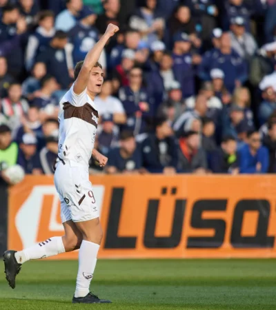 Pellegrino, autor del primer tanto y una de las figuras de Platense.