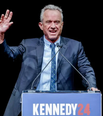 Robert F. Kennedy Jr., se bajó de la contienda como candidato independiente
