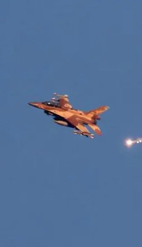 Aviones israelíes interceptando drones /