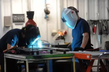 Por octavo mes consecutivo, las industrias pequeñas y medianas continúan en caída