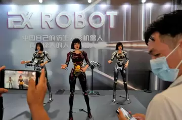 Chicas robots en Pekín deslumbran e imitan a los humanos