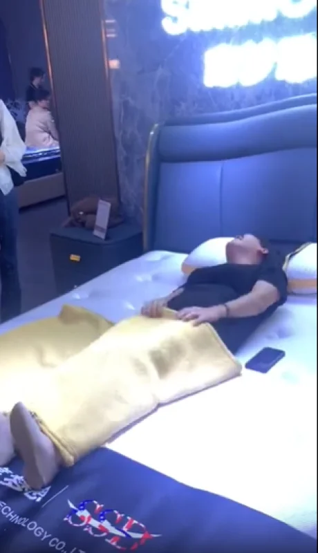 Furor en China por las camas que "te ayudan" a tener sexo