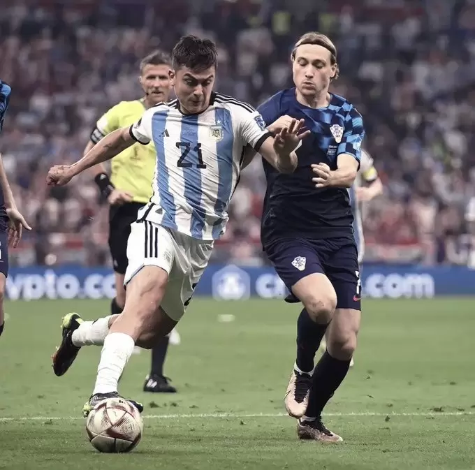 Paulo Dybala compitiendo en la Selección Argentina