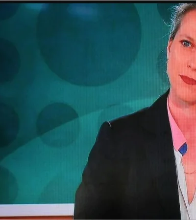 Macron y la candidata de la coalición de izquierda al cargo de primer ministro, Lucie Castets