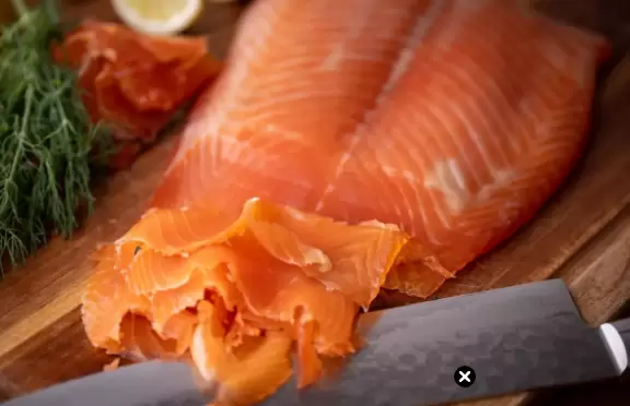 El salmón es una de las mejores fuentes para obtener vitamina E.