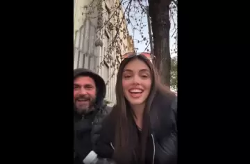 Lo celó "fuerte" a su papá y le pidió a chicas que dejen de enviarle mensajes