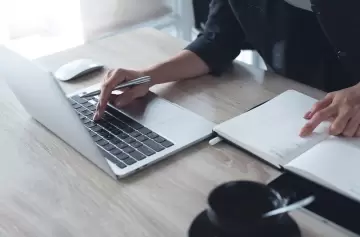 Un banco ofrece trabajo home office con un sueldo Imperdible: cómo aplicar