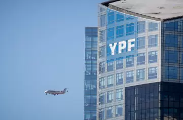Los inversores que ganaron el juicio a YPF aceptarían el pago con bonos
