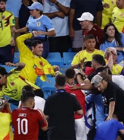 La batahola que se armó luego del choque entre Uruguay y Colombia.