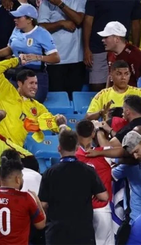 La batahola que se armó luego del choque entre Uruguay y Colombia.
