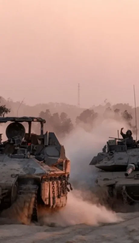 Una unidad de tanques israelíes avanzando en el norte de Cisjordania