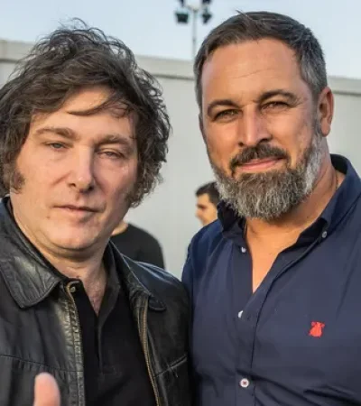 Javier Milei y el líder de VOX, Santiago Abascal.