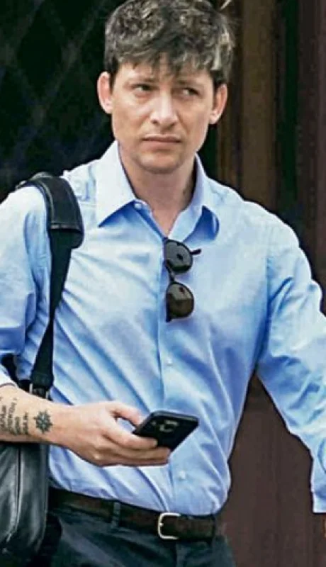 Santiago Caputo es uno de quienes trabajan en Casa Rosada con oficina propia aunque sin contrato formal. El joven es monotributista.