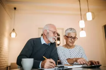 Cada vez más empresas ofrecen trabajo a personas mayores de 45 años