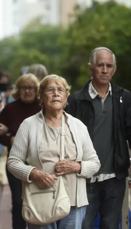 Miles de beneficiarios esperan una mejora en su jubilación.