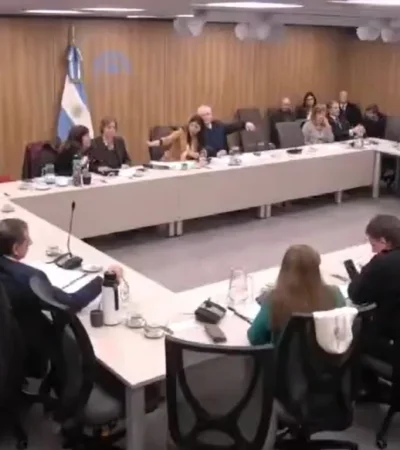 Escándalo en la comisión de Libertad de Expresión