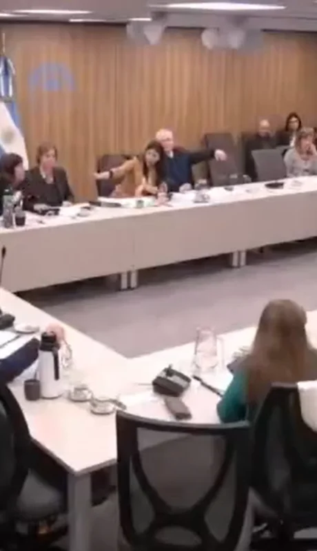 Escándalo en la comisión de Libertad de Expresión