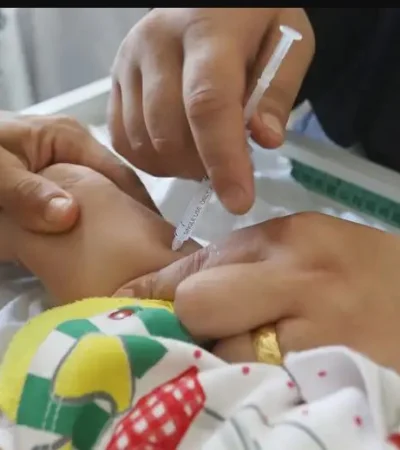 La guerra y las condiciones de insalubridad extrema hicieron resurgir un flagelo que ataca a la población infantil.