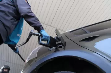 Suben los combustibles por un incremento en los impuestos