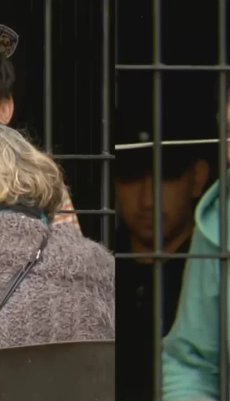 Momento en que los hermanos Kiczka, presos, fueron visitados por sus familiares y se rieron ante la grave situación que atraviesan judicialmente.