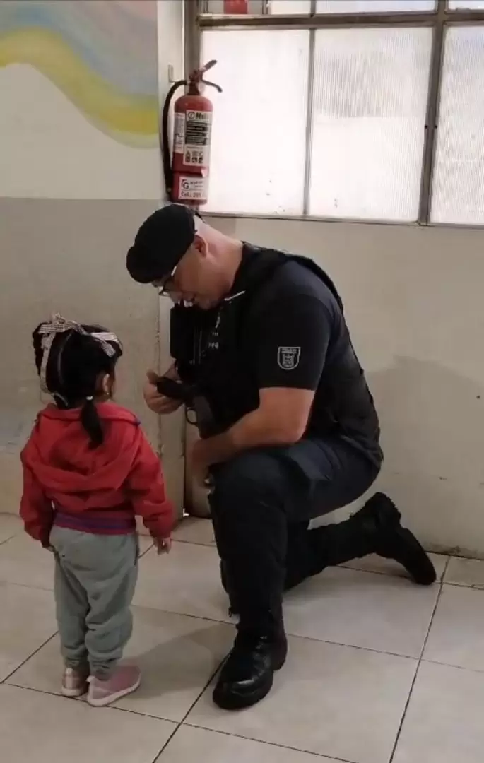 Policías en el jardÍn