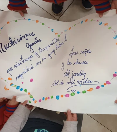 ¡Policías en el jardín! Una lección de civismo que llega hasta los más pequeños