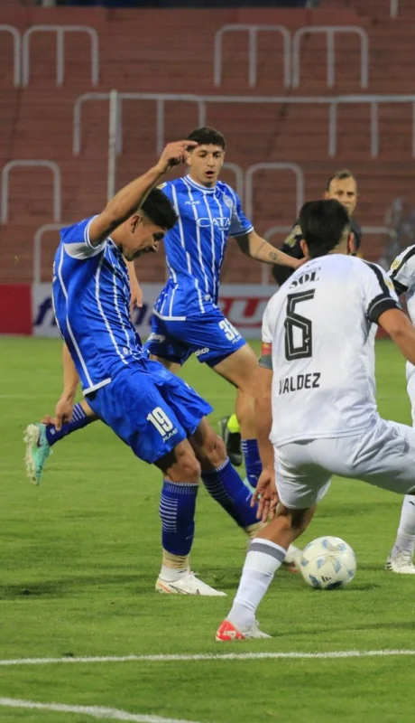 El Tomba dejó pasar una chance inmejorable.