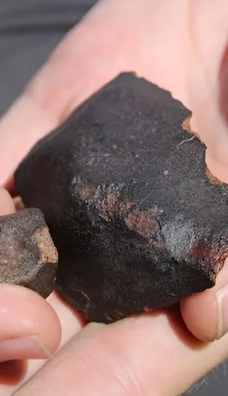 ¿De qué origen es la piedra que cayó del cielo en Sudáfrica?