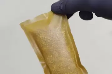 Citricplas: jóvenes argentinos fabrican bolsas a partir de cáscaras de cítricos