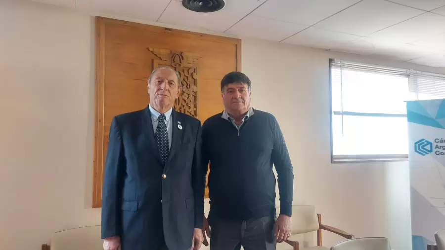 Pablo Martínez, y Leopoldo Jung