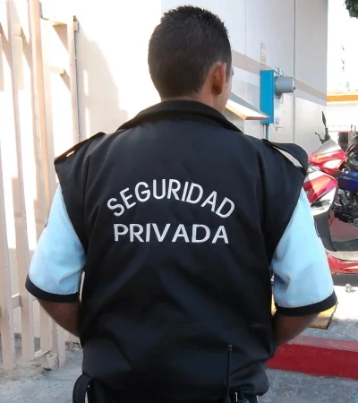 Los guardias de seguridad pueden utilizar armas calibre 22, pero no en los barrios privados.