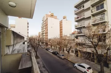 Una adolescente escapó de un ataque sexual por un balcón