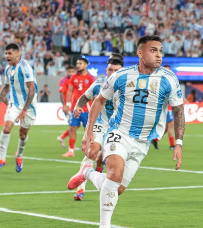 Lautaro Martínez compartirá ataque con Julián Álvarez.