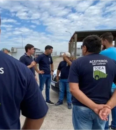Tras semanas de paros y protestas, los aceiteros acordaron un básico récord
