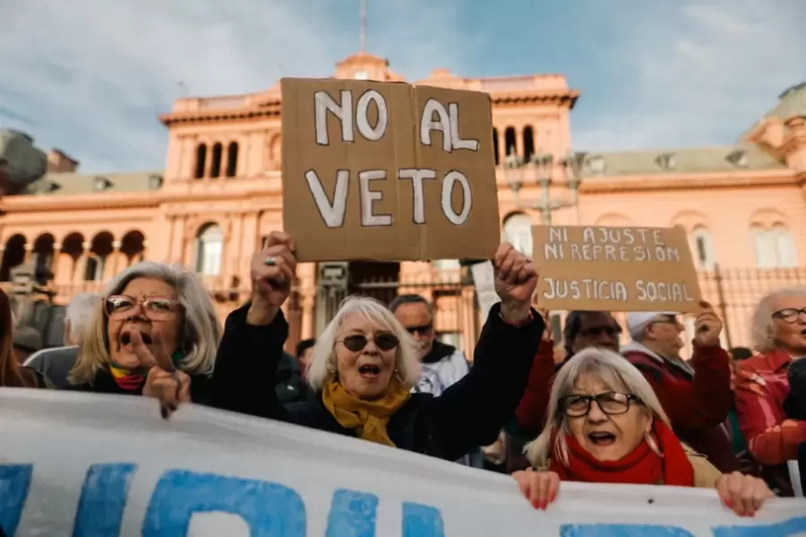 El veto presidencial podría ser frenado en el Congreso.