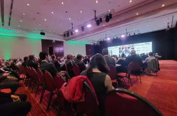 Economistas debaten el futuro de Argentina en medio de la tensión política