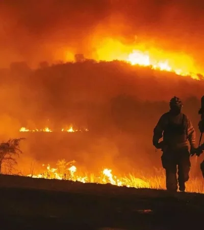 Incendios: cuatro bomberos heridos y un estado de emergencia que sacude a Córdoba